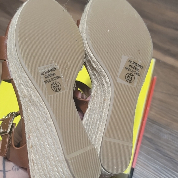 Wedge Sandals Sizs 6.5 - Picture 4 of 4